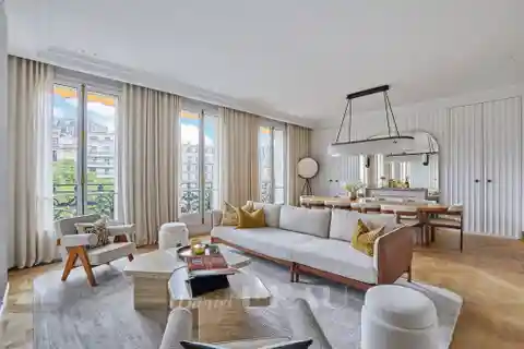 Meticulously Renovated South-Facing Apartment