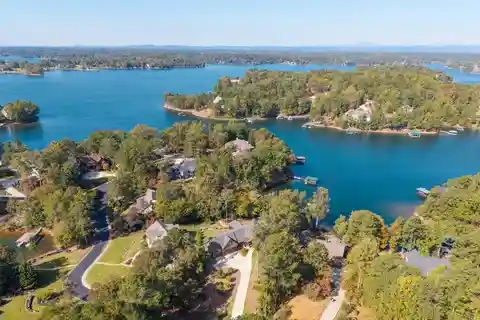 Artisan Lakefront Haven