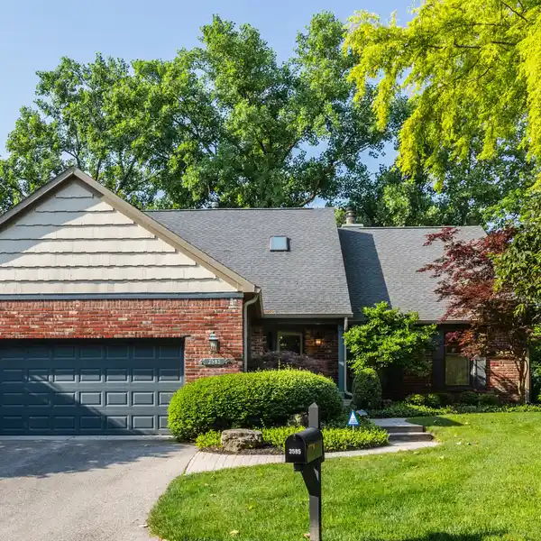 BEAUTIFULLY MAINTAINED AND PERFECTLY POSITIONED RESIDENCE
