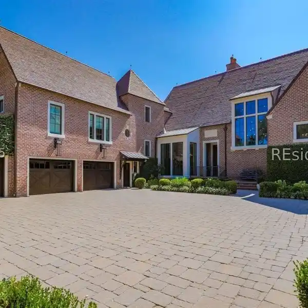 MAGNIFICENT WATERFRONT ESTATE HOME