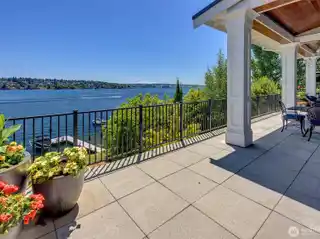Like a Nantucket Retreat on Lake Washington