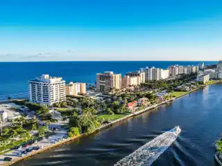 Bright and Spacious Condominium with Incredible Intracoastal Views