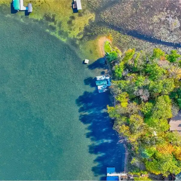 LITTLE ROUND LAKE – PENINSULA SETTING WITH BUILDABLE LOT