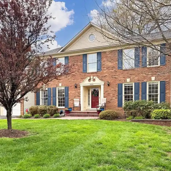 STYLISH VIRGINIA RUN COLONIAL WITH DESIGNER UPGRADES