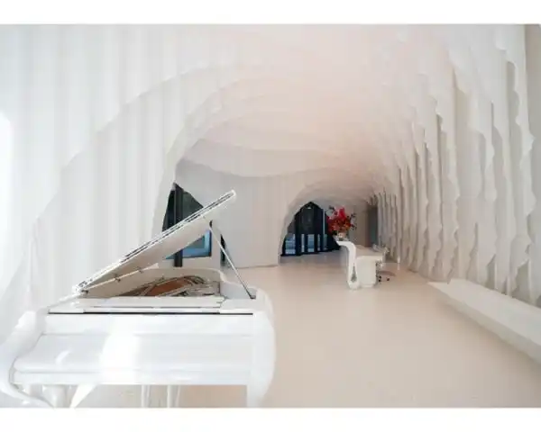 HIGH-LEVEL RESIDENCE IN THE BUTTERFLY