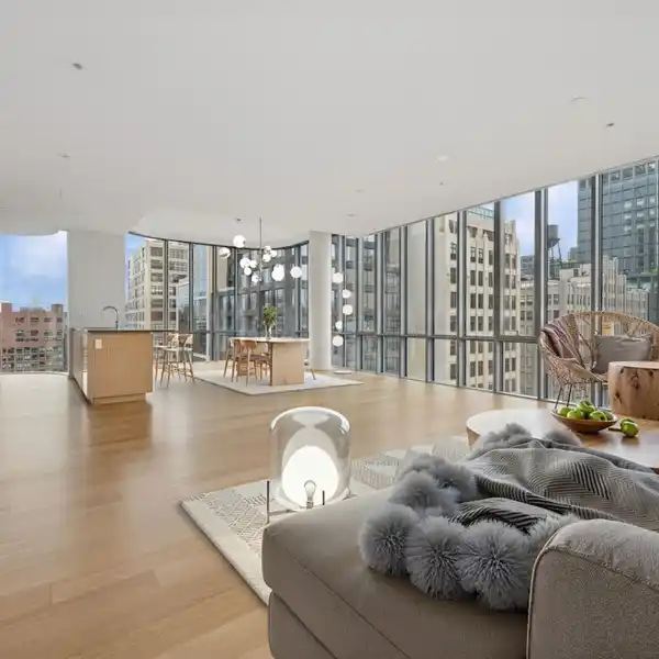 IMMACULATE RENTAL IN THE RENZO PIANO BUILDING