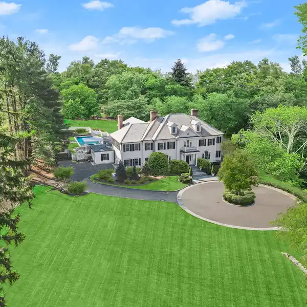GREENWICH COMPOUND WITH GUEST HOUSE AND BARN