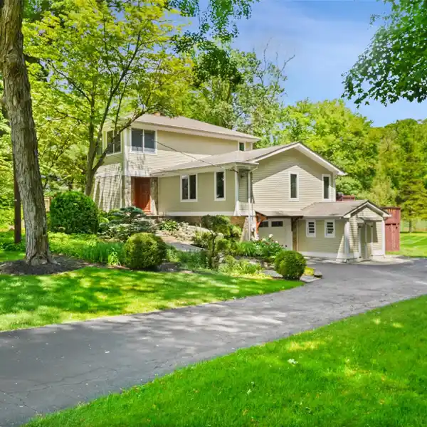 PERFECT BLEND OF COMFORT AND MODERN STYLE