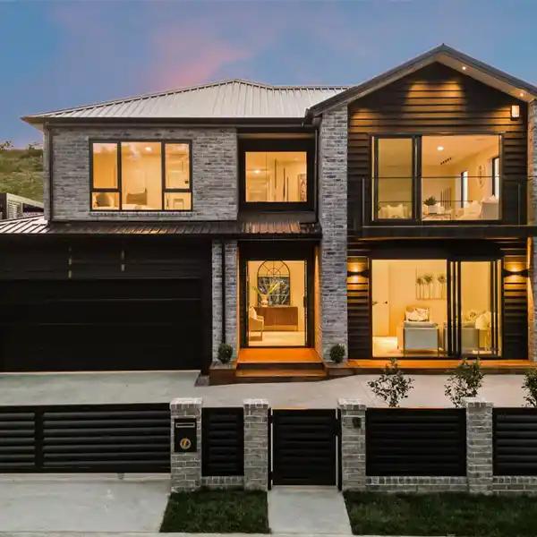 AWARD-WINNING DESIGN WITH DUAL KITCHEN LUXURY