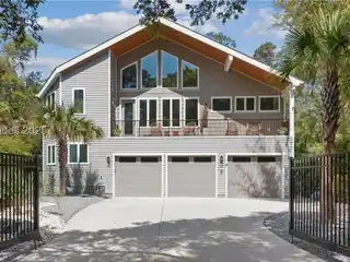 Stunning Custom-built Open Plan Home