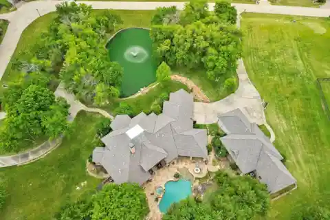 Private Oasis in Twelve Oaks Estates