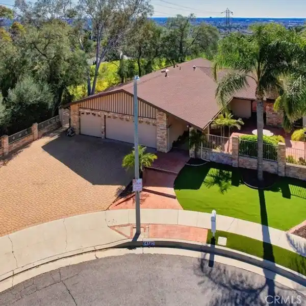 CHARMING SINGLE-STORY HOME