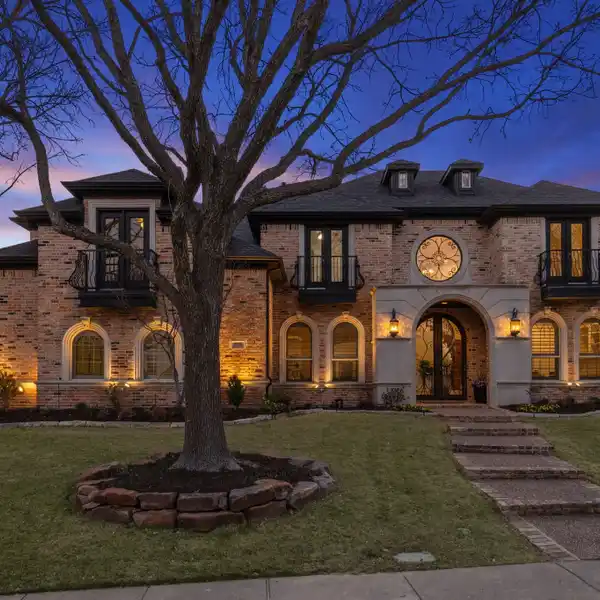 LUXURY LIVING IN PRESTIGIOUS NEWPORT VILLAGE