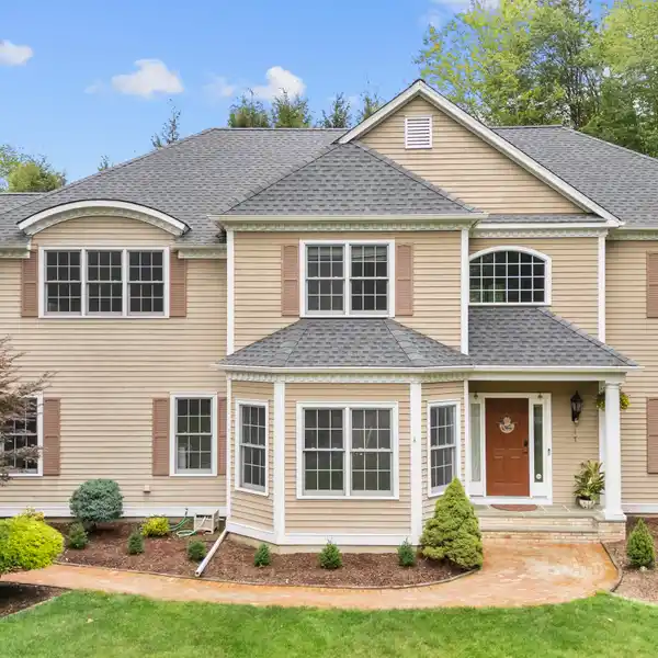BEAUTIFULLY MAINTAINED HOME ON A PRIME CUL-DE-SAC