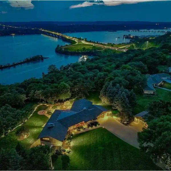 LUXURY HUDSON HOME WITH SWEEPING ST. CROIX VIEWS