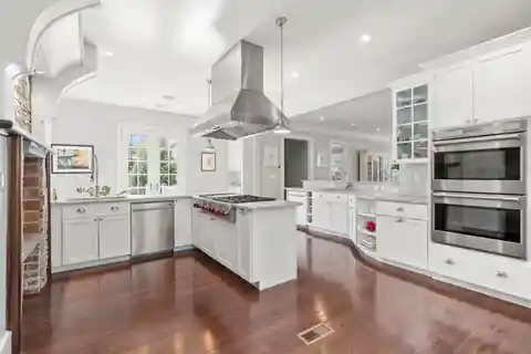 Extraordinary Residence in Cliff Estates