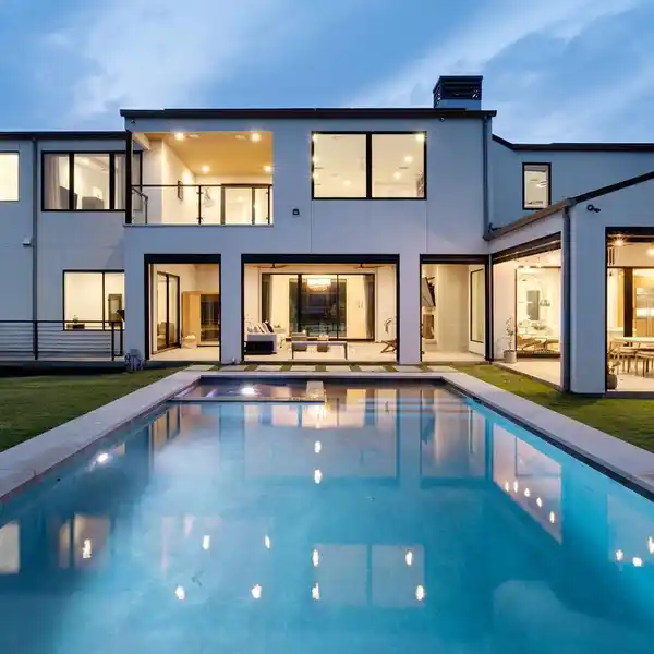 STRIKING MODERN RESIDENCE ABOVE IT ALL