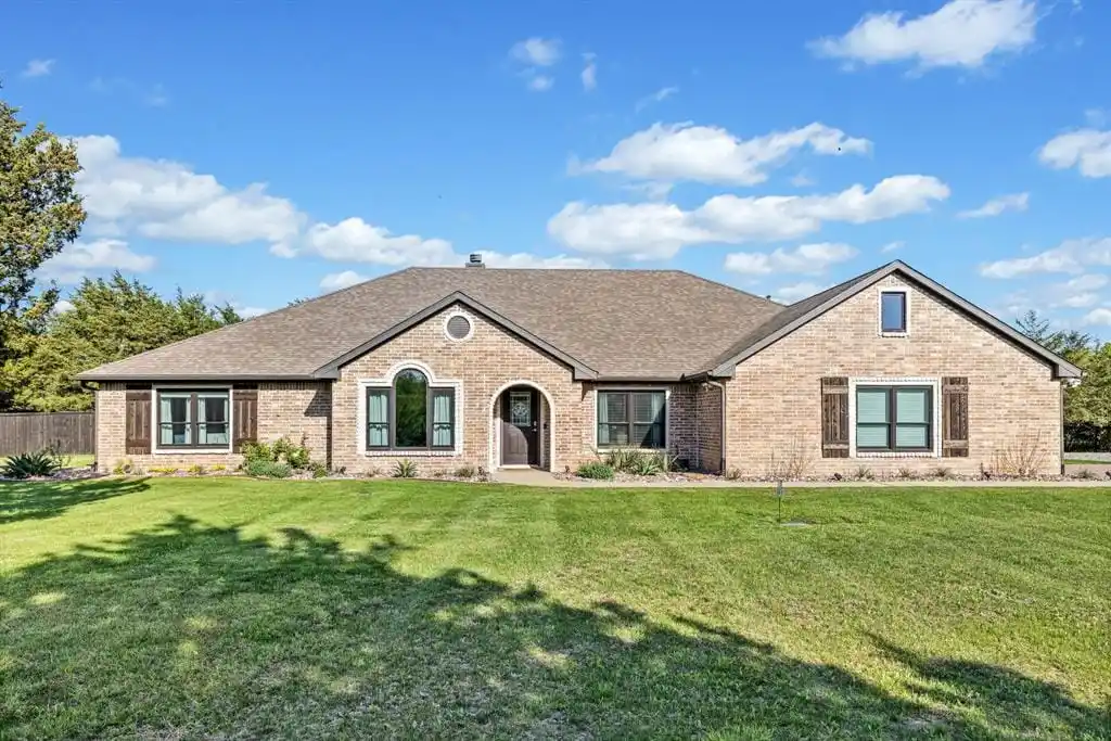 Exquisite Eight-plus Acre Homestead