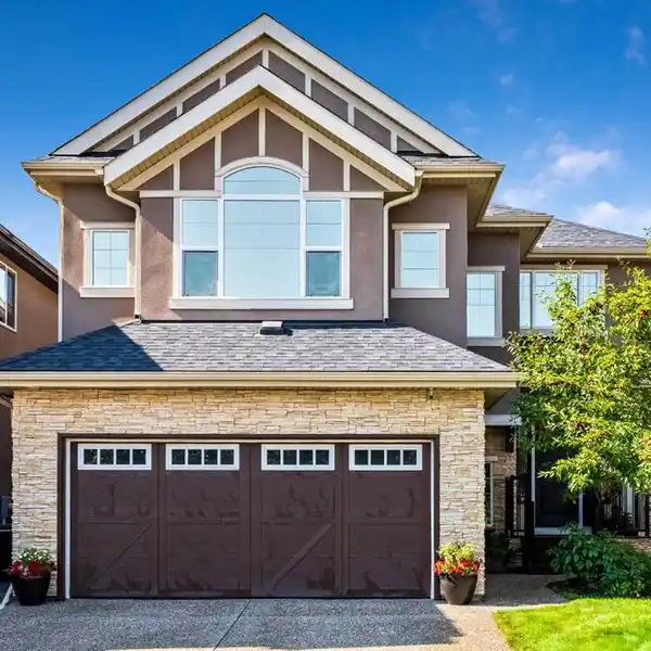 IMMACULATE ESTATE HOME IN ROCKFORD ESTATES