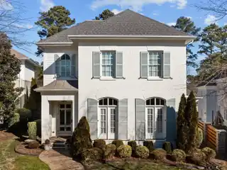 Exceptional Custom-Built Home in a Luxurious Neighborhood