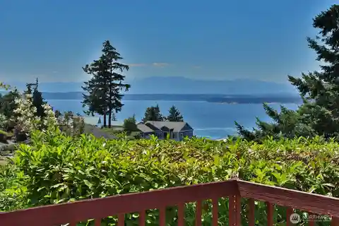 Mid-Century Gem with Olympic Mountain Views