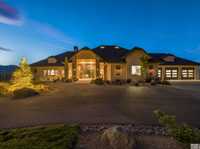 SPECTACULAR SINGLE-LEVEL RESIDENCE