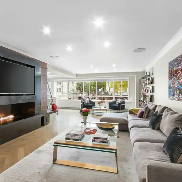 METICULOUSLY RENOVATED HOME ON PARK AVENUE