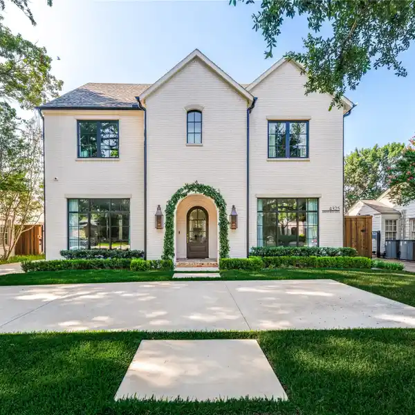 WALKABLE DALLAS GEM WITH GUEST APARTMENT RETREAT