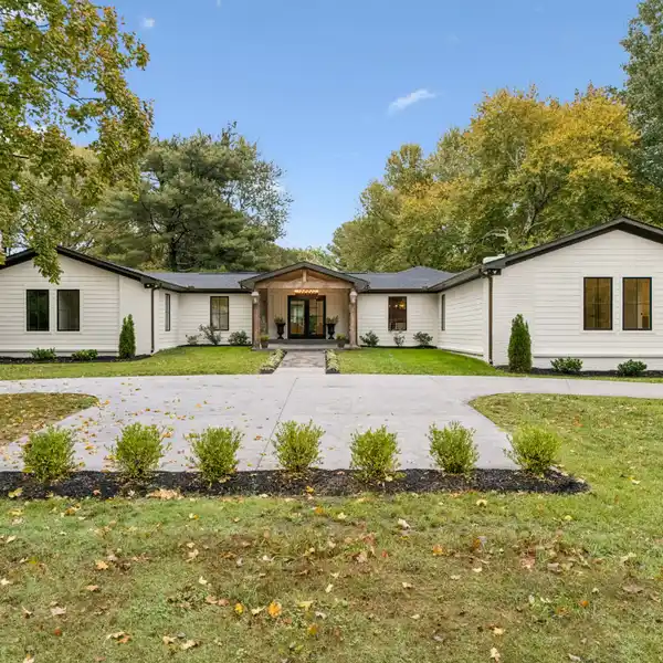 RENOVATED ONE-LEVEL BRENTWOOD HOME ON PRIVATE ACRE