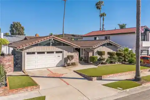 Stylish Single-Level Living Near Harbor