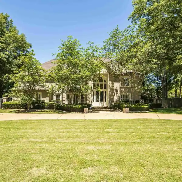 BREATHTAKING GERMANTOWN HOME