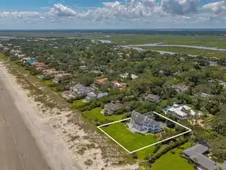Stately Home in Perfect Oceanfront Position