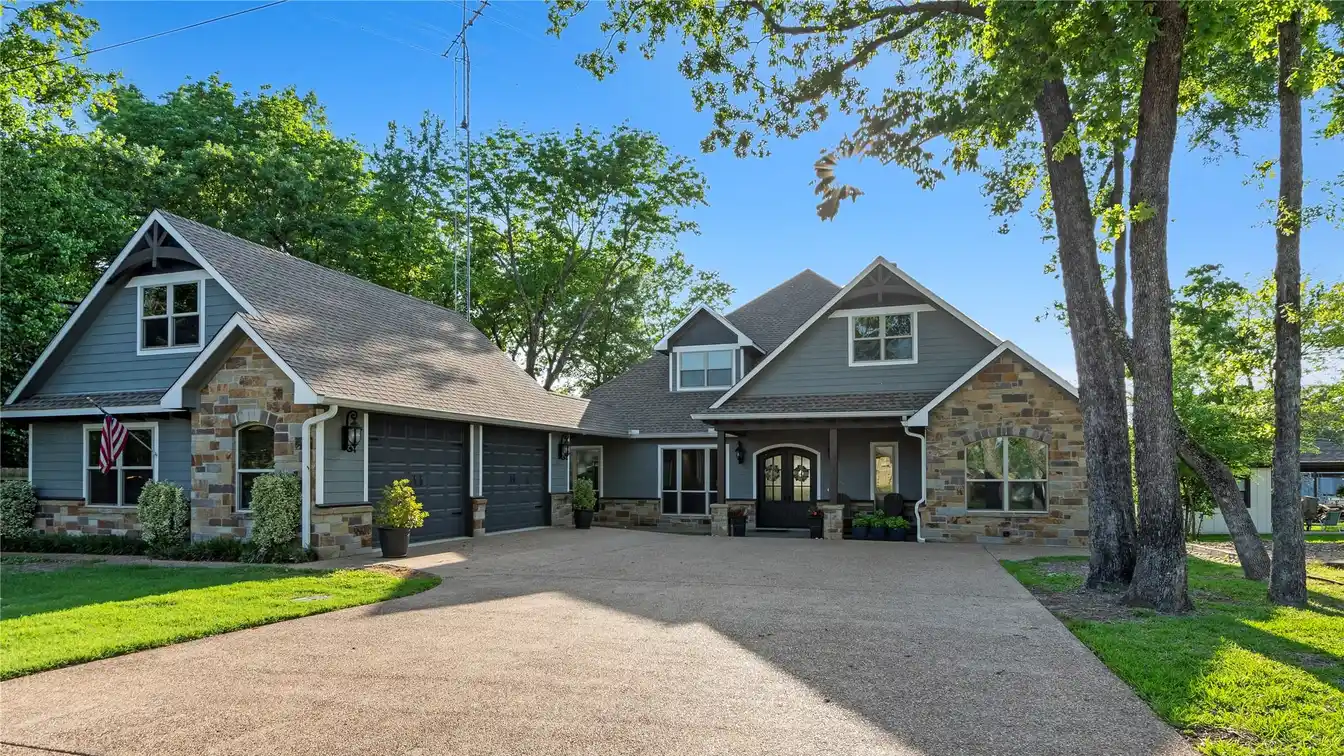 Stunning Lakefront Home