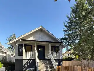 New Half-Duplex in Desirable Cedar Cottage