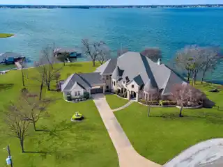 Gorgeous Lake Sanctuary