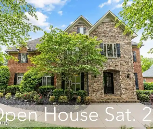 LOVELY HOME IN SOUGHT-AFTER WHITTINGTON CREEK