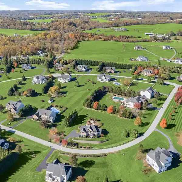 INCREDIBLE HOME IN FREEDOM HILLS FARM