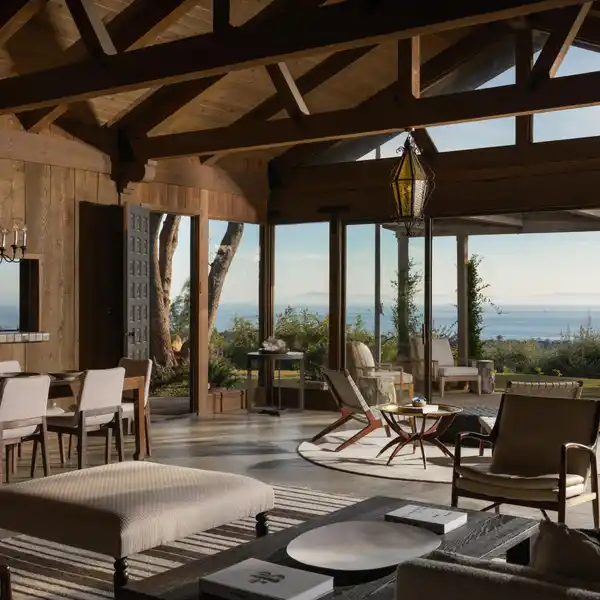 VAST 21-PLUS-ACRE ESTATE