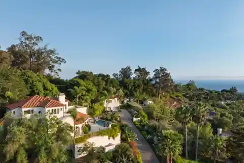 An Everyday Escape on Calle Elegante