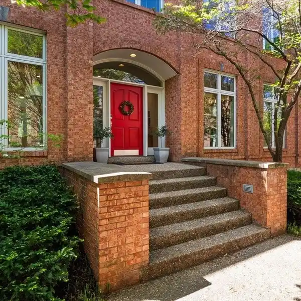 BEAUTIFUL HOME IN THE HEART OF CLAYTON