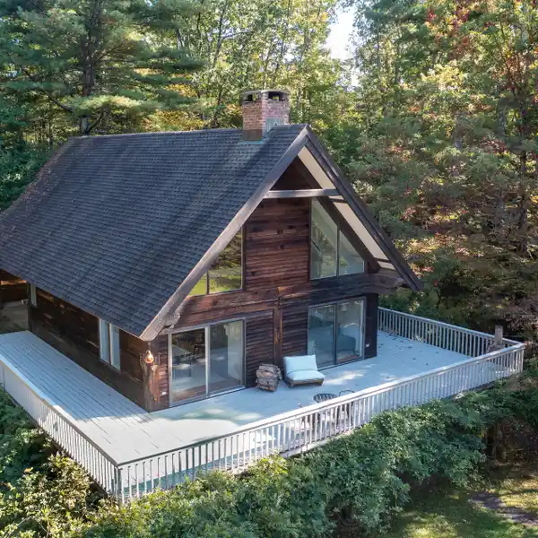 SERENE COUNTRY ESCAPE