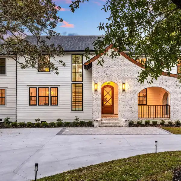 THE PERFECT BLEND OF TIMELESS ELEGANCE AND MODERN LUXURY