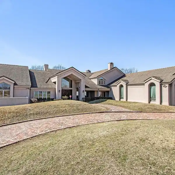 LUXURY LIVING AT ITS BEST