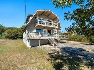 Classic Amagansett Dunes Hideaway Steps from the Ocean
