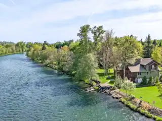 Craftsman-style Home Along the Famous Rogue River