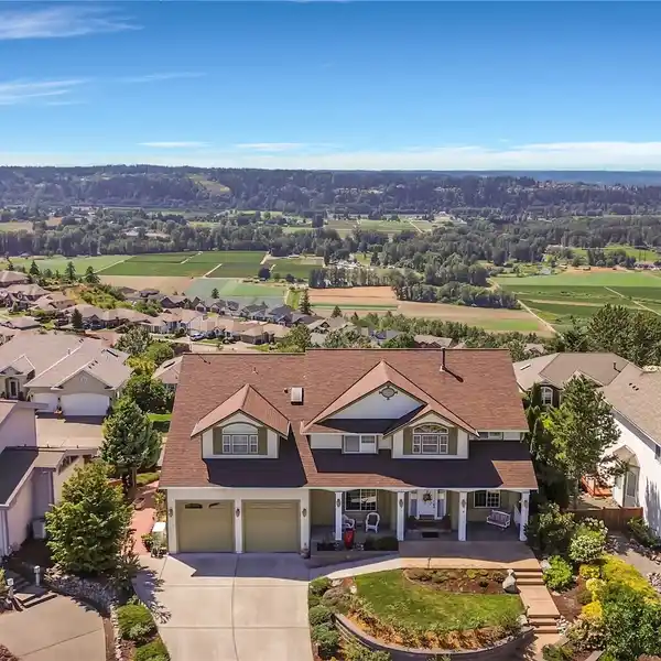 SKY ISLAND LUXURY WITH STUNNING MT. RAINIER VIEWS