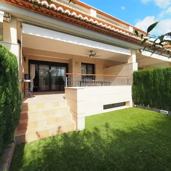 MAGNIFICENT TOWNHOUSE IN A SOUGHT-AFTER LOCATION