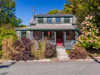 Sun-Drenched Family Home in Mount Desert
