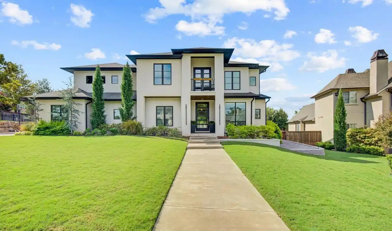 Custom Contemporary Home in Gated Fountain Ridge
