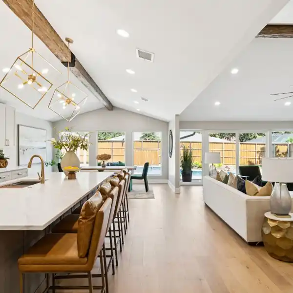 BEAUTIFUL HOME IN DESIRABLE FOREST GLEN